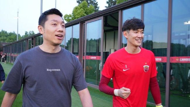 在进一步确认伤情之前，他会一直保持待命状态。